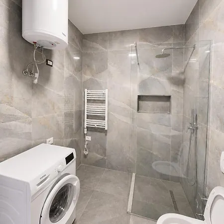 Square Apartment